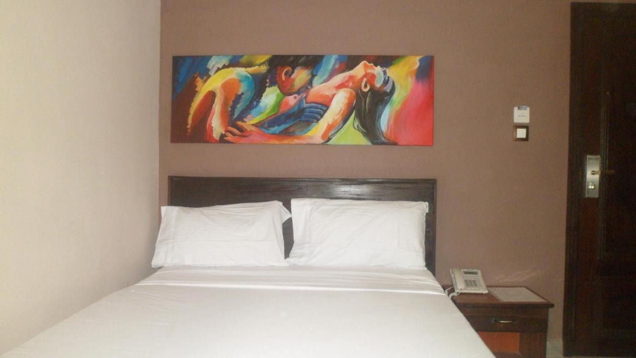 Benin City Center Hotel コトヌー エクステリア 写真