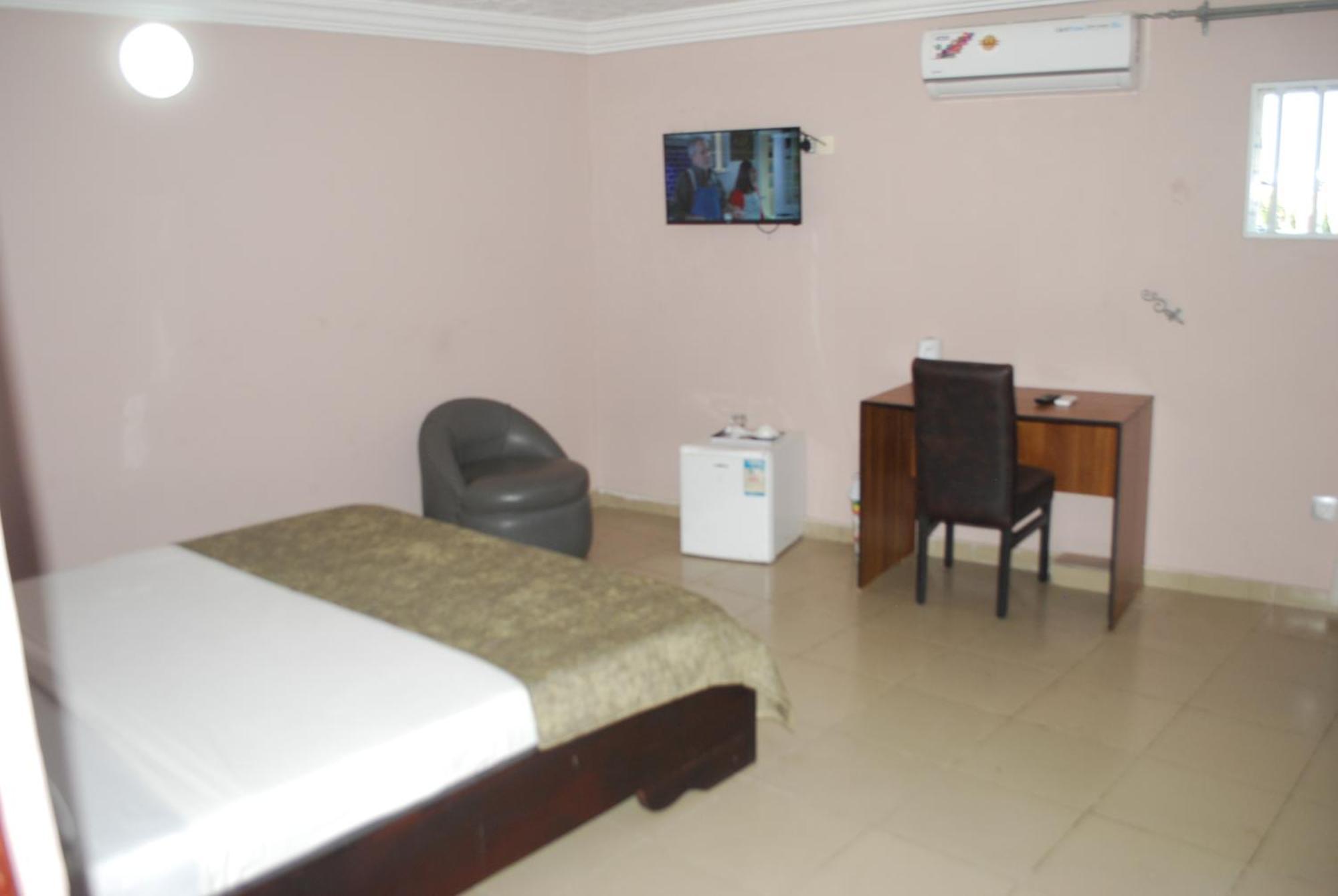 Benin City Center Hotel コトヌー エクステリア 写真