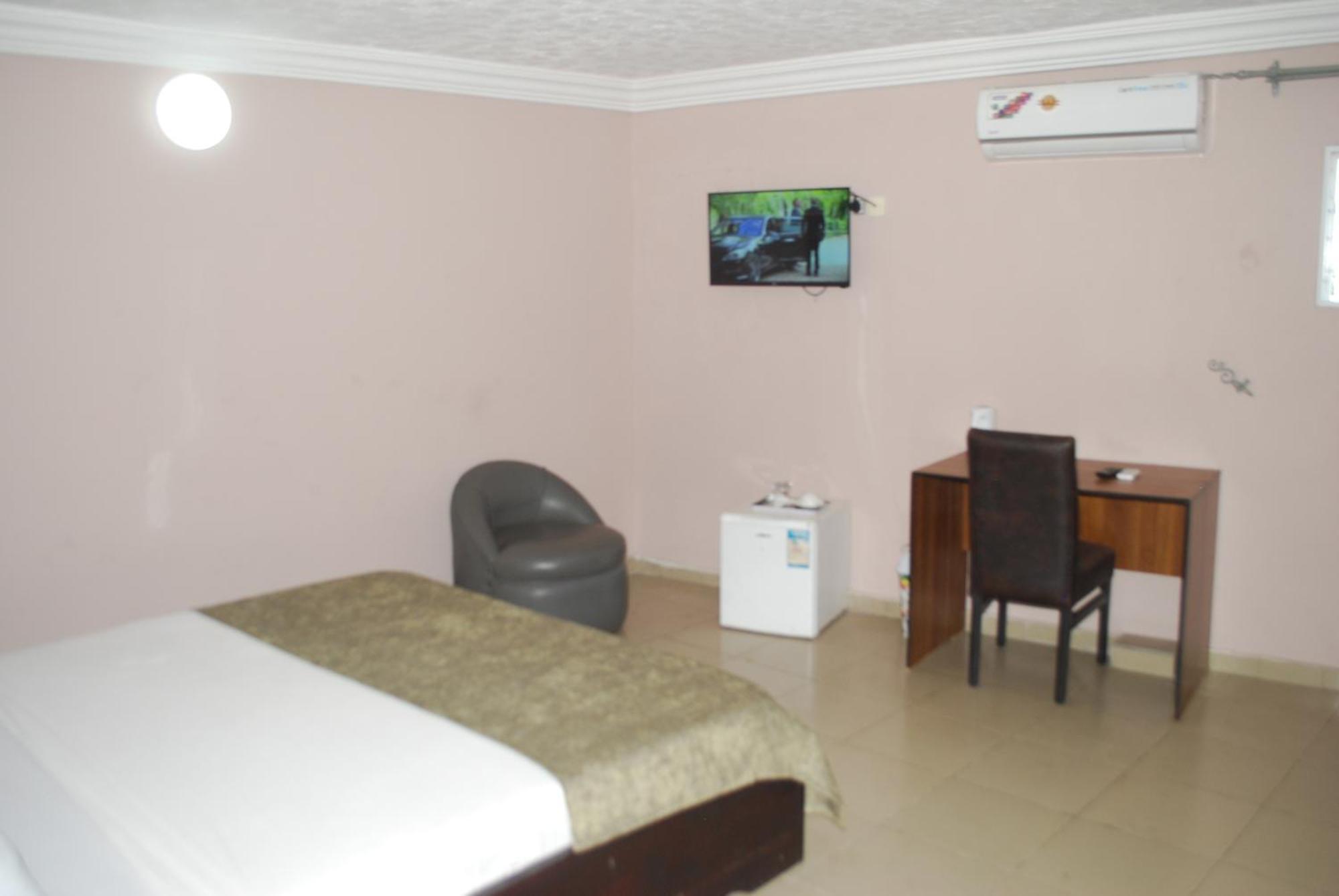 Benin City Center Hotel コトヌー エクステリア 写真